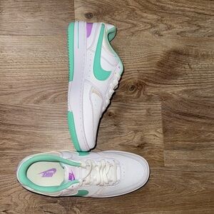 Nike Women's Sneakers in White and Mint Green